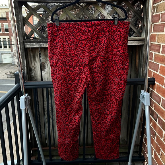 Counterparts Red and Black Animal Print Skinny Leg Pants 18 NWOT - Picture 2 of 6